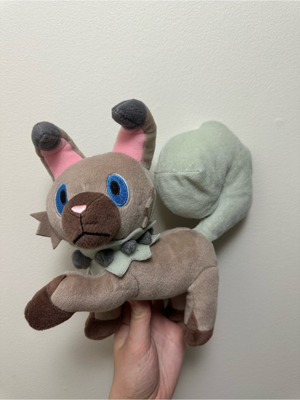 Pokemon Rockruff Plush TOMY 2017 Sun & Moon Dog 9" Nintendo Rare Toy NWOT